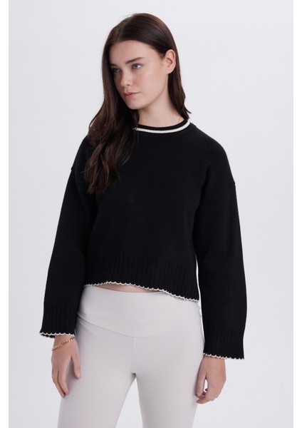 Kadın Oversize Geniş Kesim Bisiklet Yaka Çizgili Siyah Kazak fırsatları