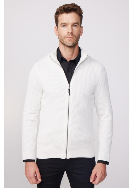 Erkek Standart Fit Normal Kesim Desenli Yarım Balıkçı Yaka Fermuarlı Beyaz Hırka modelleri