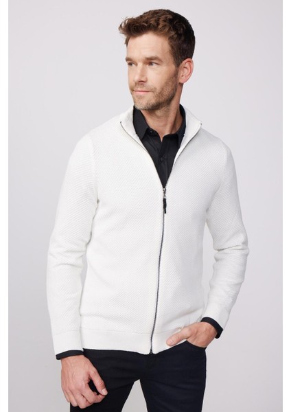 Erkek Standart Fit Normal Kesim Desenli Yarım Balıkçı Yaka Fermuarlı Beyaz Hırka fırsatları