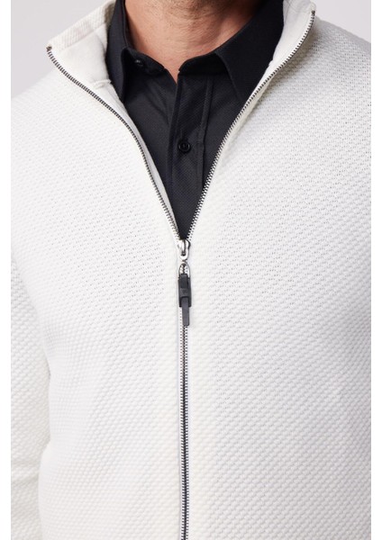 Erkek Standart Fit Normal Kesim Desenli Yarım Balıkçı Yaka Fermuarlı Beyaz Hırka indirimleri