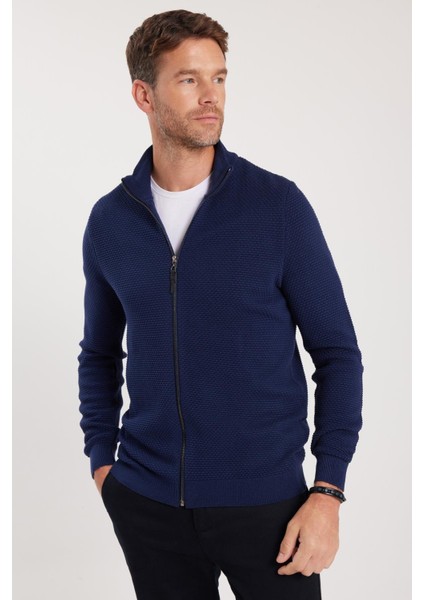 Erkek Standart Fit Normal Kesim Desenli Yarım Balıkçı Yaka Fermuarlı Lacivert Hırka fırsatları