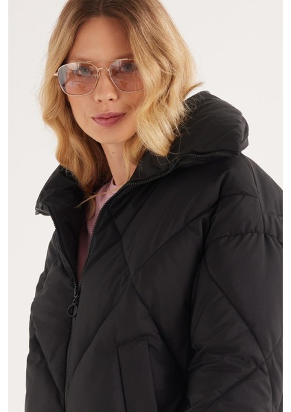 Kadın Oversize Geniş Kesim Şişme Dik Yaka Siyah Mont fiyatları