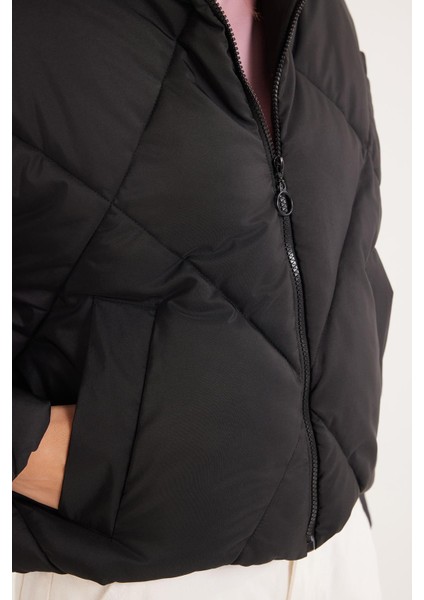 Kadın Oversize Geniş Kesim Şişme Dik Yaka Siyah Mont modelleri