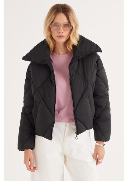 Kadın Oversize Geniş Kesim Şişme Dik Yaka Siyah Mont indirimleri