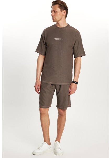 Erkek Standart Fit Pamuklu Jakarlı Baskılı Bisiklet Yaka Beli Bağcıklı Taba Şort Takım indirimleri