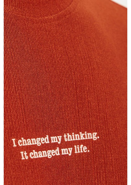 Erkek Standart Fit Pamuklu Jakarlı Baskılı Bisiklet Yaka Beli Bağcıklı Kiremit Şort Takım modelleri