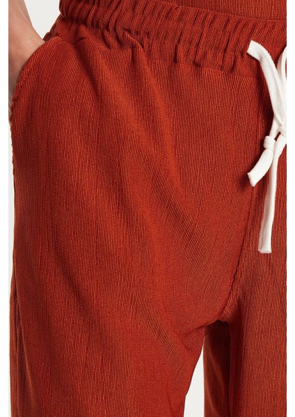 Erkek Standart Fit Pamuklu Jakarlı Baskılı Bisiklet Yaka Beli Bağcıklı Kiremit Şort Takım fırsatları