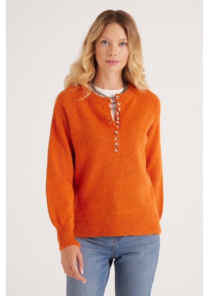 Kadın Oversize Geniş Kesim Düğmeli Yaka Kiremit Kazak fırsatları