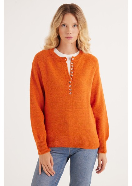 Kadın Oversize Geniş Kesim Düğmeli Yaka Kiremit Kazak indirimleri