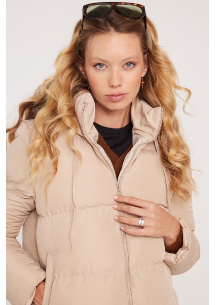 Kadın Relax Fit Rahat Kesim Su Geçirmez Kapüşonlu Camel Mont fiyatları