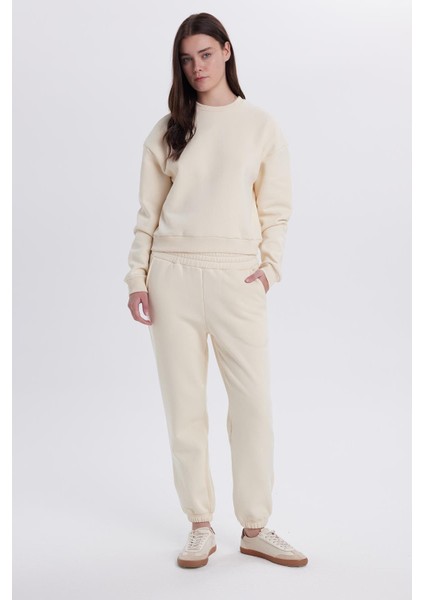 Kadın Regular Fit Pamuklu 3 İplik Yumuşak Dokulu İçi Polarlı Bisiklet Yaka Taş Eşofman Takımı indirimleri