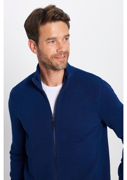 Erkek Standart Fit Normal Kesim Desenli Yarım Balıkçı Yaka Fermuarlı Mavi Hırka modelleri
