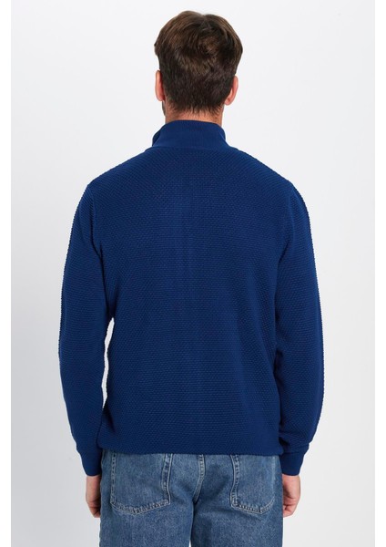 Erkek Standart Fit Normal Kesim Desenli Yarım Balıkçı Yaka Fermuarlı Mavi Hırka indirimleri