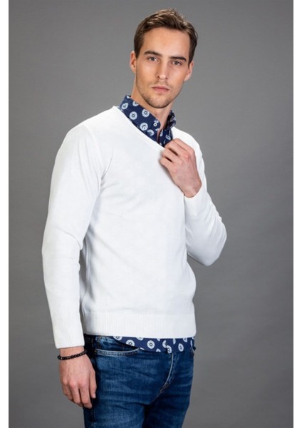 Erkek Standart Fit Normal Kesim V Yaka Pamuklu Beyaz Triko Kazak fiyatları