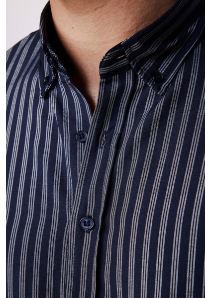 Erkek Slim Fit Dar Kesim Uzun Kollu Pamuklu Kolay Ütü Çizgili Lacivert Düğmeli Yaka Gömlek modelleri