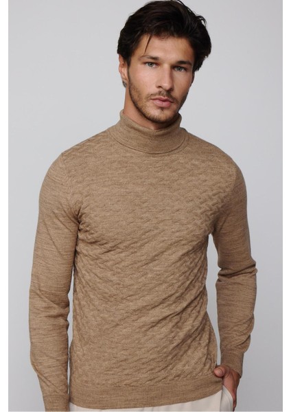 Erkek Slim Fit Dar Kesim Tam Balıkçı Yaka Önü Desenli Krem Triko Kazak modelleri