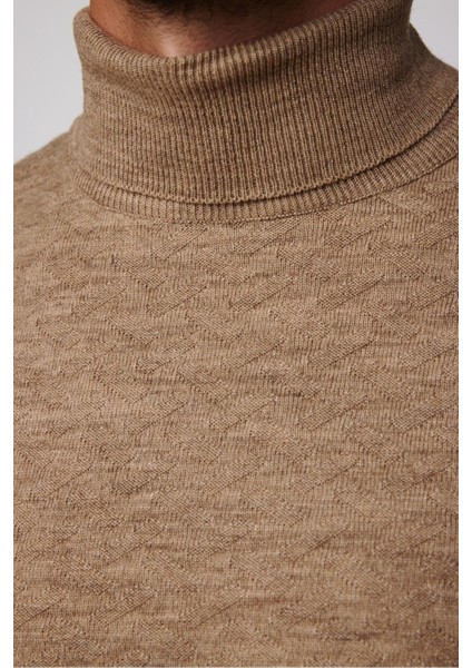 Erkek Slim Fit Dar Kesim Tam Balıkçı Yaka Önü Desenli Krem Triko Kazak fırsatları