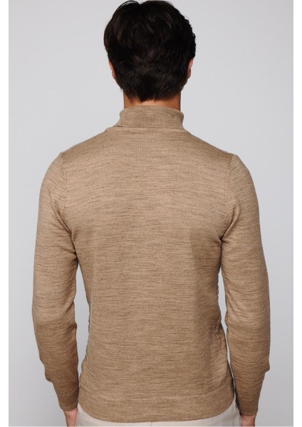 Erkek Slim Fit Dar Kesim Tam Balıkçı Yaka Önü Desenli Krem Triko Kazak indirimleri