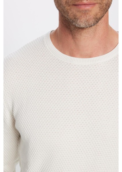 Erkek Slim Fit Dar Kesim Bisiklet Yaka Petek Desenli Beyaz Triko Kazak modelleri