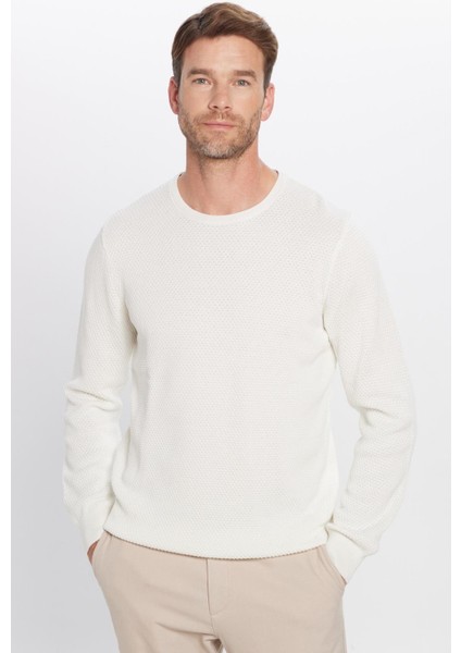 Erkek Slim Fit Dar Kesim Bisiklet Yaka Petek Desenli Beyaz Triko Kazak fırsatları