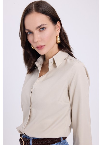 Kadın Slim Fit Dar Kesim Vücuda Oturan Uzun Kollu Açık Bej Basic Gömlek fiyatları