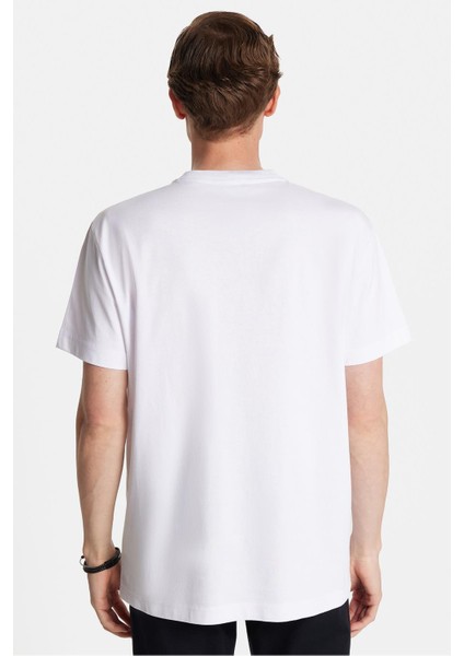 Relax Fit Rahat Kesim Pamuklu Ön Baskı ve Nakış Detaylı Bisiklet Yaka Ekru Erkek Tişört indirimleri