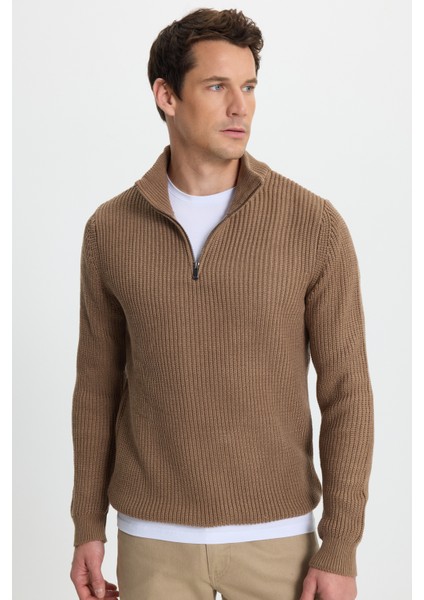 Erkek Slim Fit Dar Kesim Fermuarlı Koyu Vizon Dik Yaka Triko Kazak fiyatları