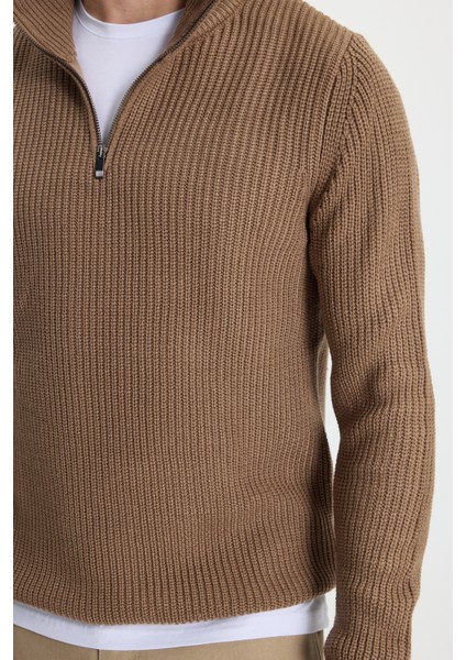 Erkek Slim Fit Dar Kesim Fermuarlı Koyu Vizon Dik Yaka Triko Kazak modelleri