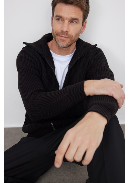 Erkek Slim Fit Dik Yaka Fermuarlı Siyah Düz Hırka fırsatları