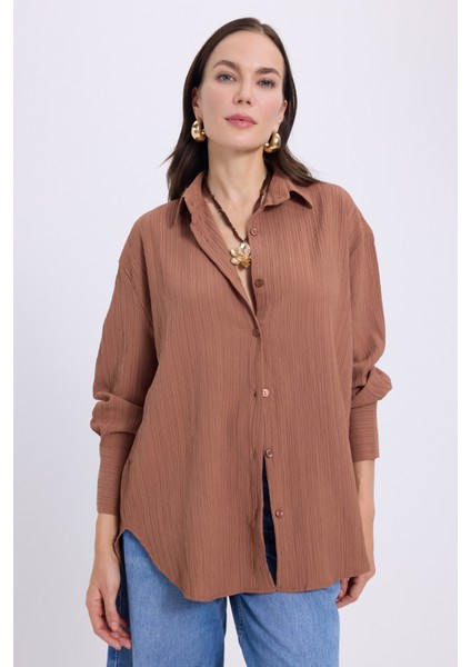 Kadın Oversize Geniş Kesim Bürümcük Pens Detaylı Uzun Kollu Dokulu Kahverengi Gömlek indirimleri
