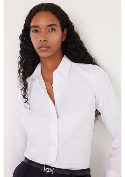 Kadın Slim Fit Dar Kesim Vücuda Oturan Uzun Kollu Gizli Düğme Detaylı Beyaz Basic Gömlek fiyatları