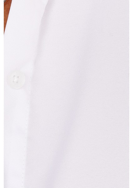 Kadın Slim Fit Dar Kesim Vücuda Oturan Uzun Kollu Gizli Düğme Detaylı Beyaz Basic Gömlek modelleri