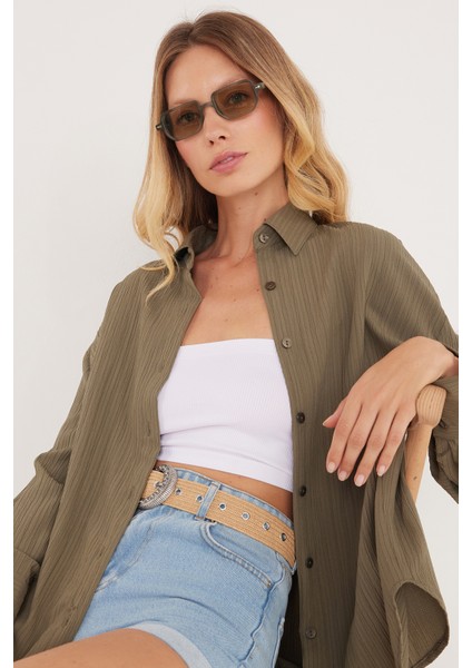 Kadın Oversize Geniş Kesim Bürümcük Pens Detaylı Uzun Kollu Dokulu Haki Gömlek fırsatları