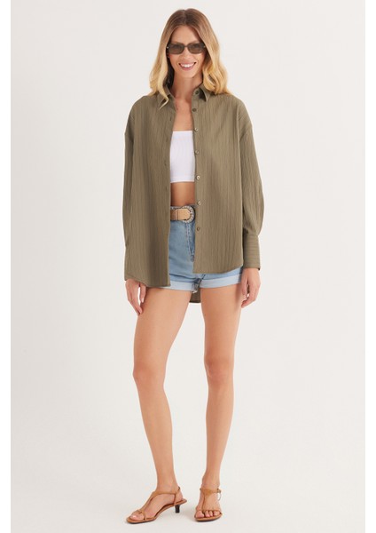 Kadın Oversize Geniş Kesim Bürümcük Pens Detaylı Uzun Kollu Dokulu Haki Gömlek indirimleri