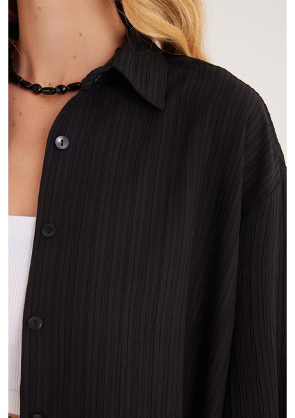Kadın Oversize Geniş Kesim Bürümcük Pens Detaylı Uzun Kollu Dokulu Siyah Gömlek modelleri