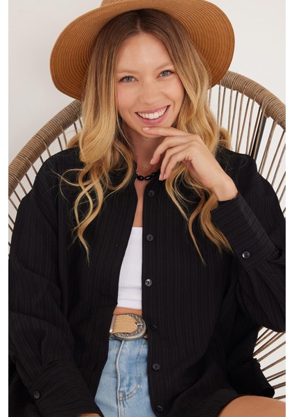 Kadın Oversize Geniş Kesim Bürümcük Pens Detaylı Uzun Kollu Dokulu Siyah Gömlek indirimleri