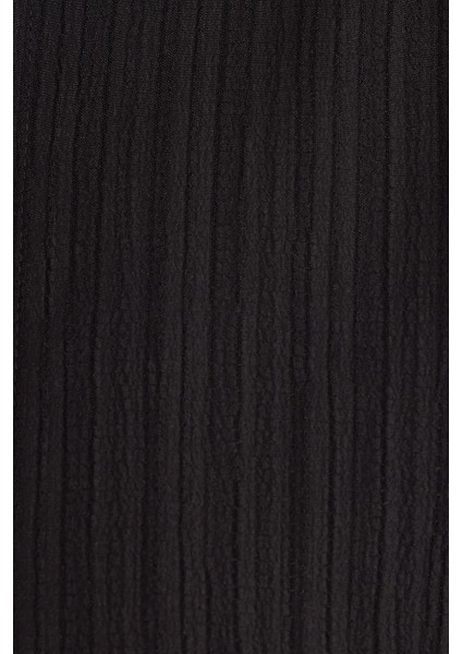 Kadın Oversize Geniş Kesim Bürümcük Pens Detaylı Uzun Kollu Dokulu Siyah Gömlek