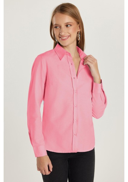 Kadın Slim Fit Dar Kesim Uzun Kollu Pamuklu Vücuda Oturan Dokulu Pembe Basic Gömlek modelleri