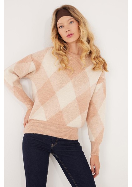 Kadın Slim Fit Dar Kesim Bisiklet Yaka Desenli Pudra Kazak fiyatları