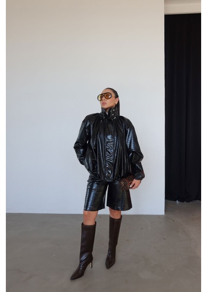 Yılan Desenli Deri Şort