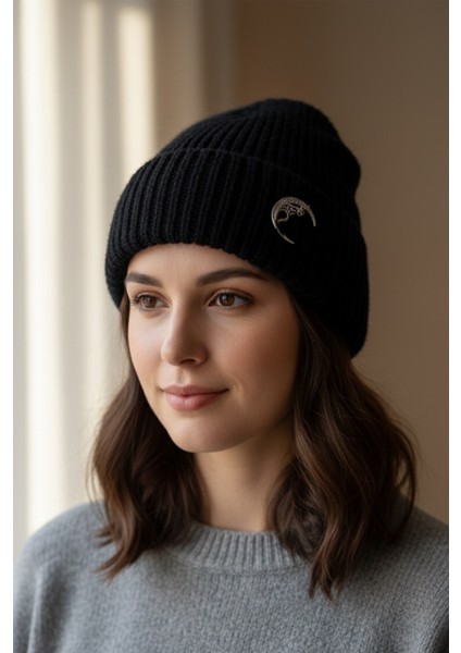 Broş Detay Çizgi Desen Katlamalı Şapka Bere