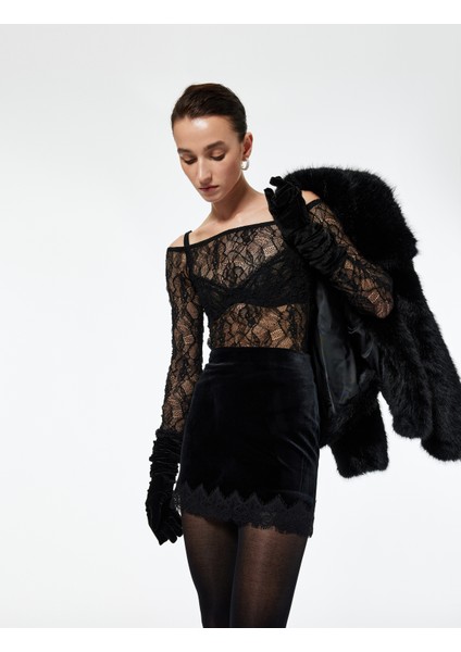 Dantel Detaylı Kadife Mini Etek