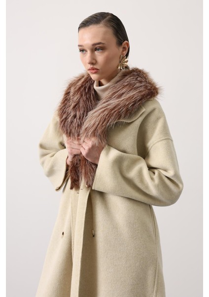 Kaşe Kaban Uzun Model Kürklü Yaka Detaylı modelleri