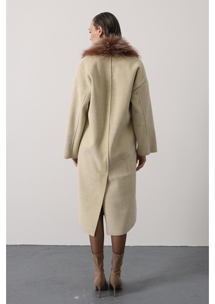 Kaşe Kaban Uzun Model Kürklü Yaka Detaylı