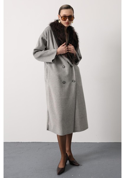 Kaşe Kaban Uzun Model Kürklü Yaka Detaylı