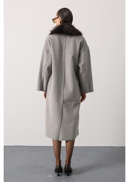 Kaşe Kaban Uzun Model Kürklü Yaka Detaylı