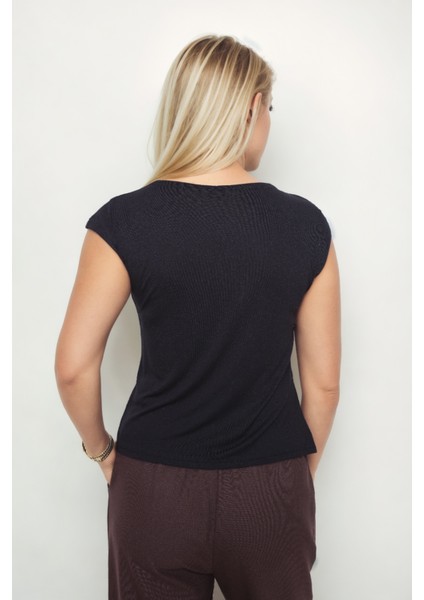 Önü Büzgü Detaylı Kısa Kol Bluz indirimleri