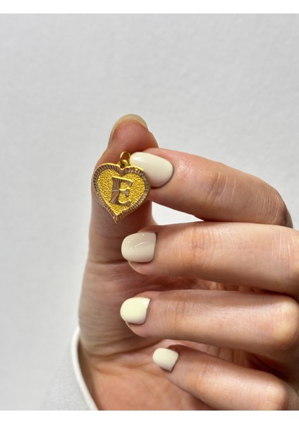 14 Ayar Altın Nostajık Kalp Şeklinde E Harf Plaka Kolye Ucu ( Tüm Harfler Mevcuttur)