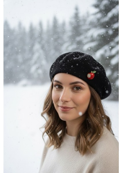 Broş Detay Fransız Ressam Keçe Bere