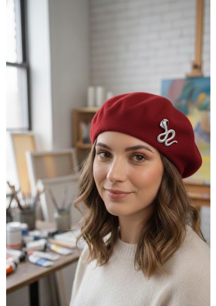 Broş Detay Fransız Ressam Keçe Bere